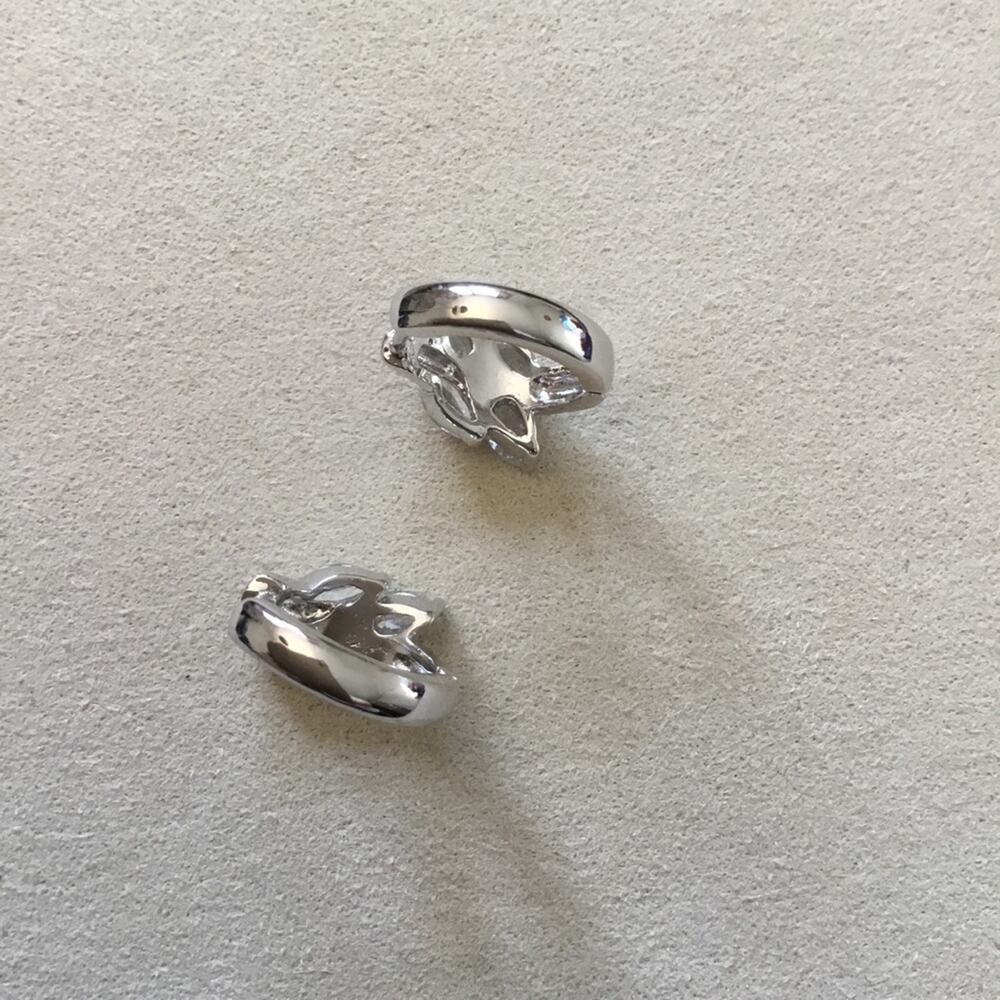 Silver Oval Flower Crystals Earrings - Picture 5 of 5